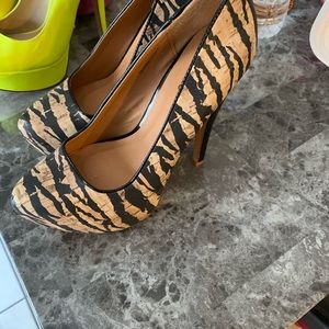 Women heel size 6